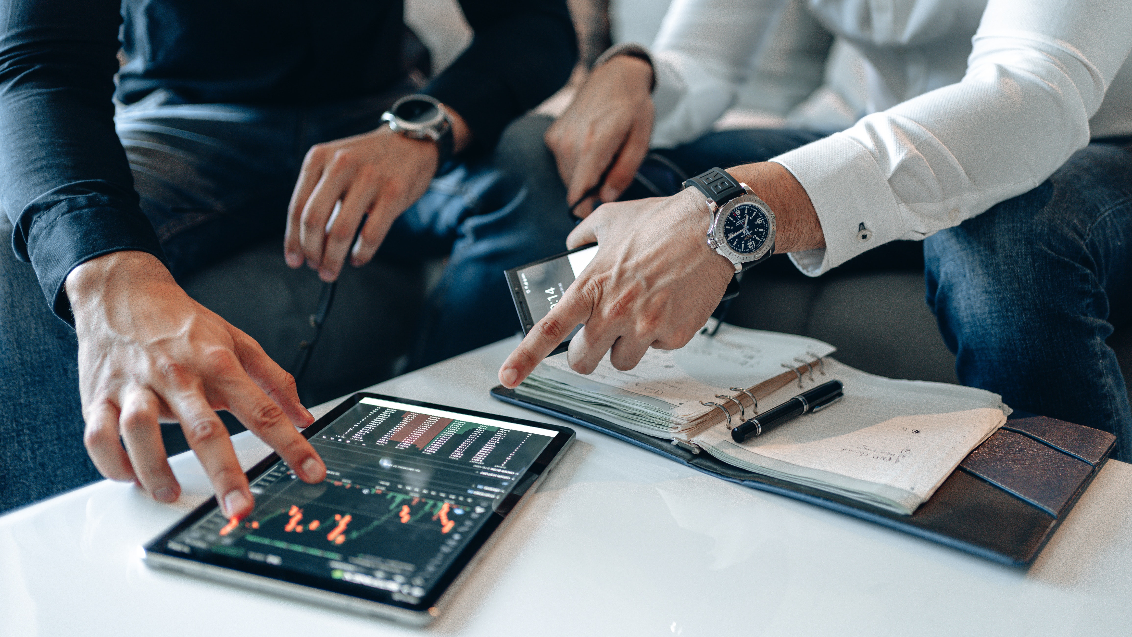 imagen de personas realizando labores de empresas